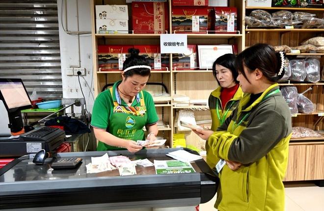：死的不是实体店是20年不变的经营脑九游会J9实体不行了？人民日报表态(图11)