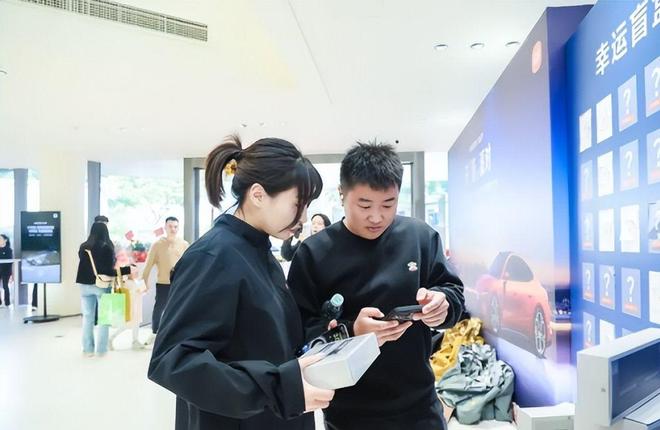 ：死的不是实体店是20年不变的经营脑九游会J9实体不行了？人民日报表态(图19)